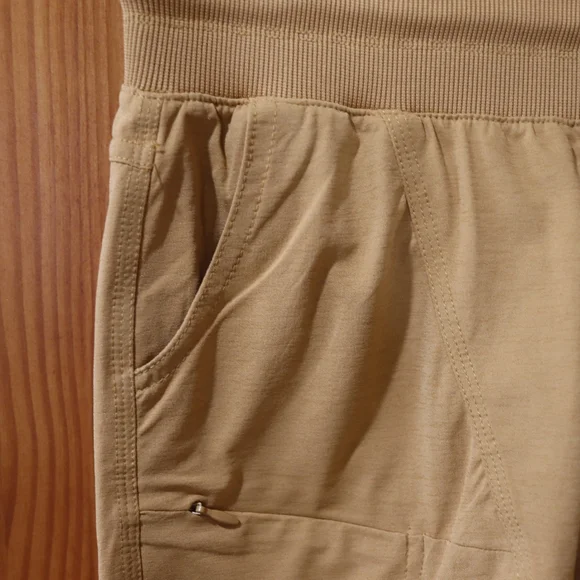 ZYIA High Waist Tan Shorts Relaxed Fit - Picture 4 of 11